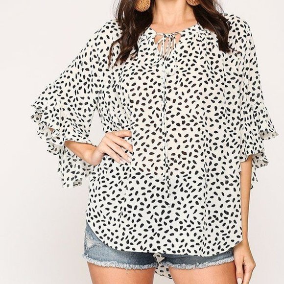 🎀Leopard Printed Crepe Top🎀 - Picture 2 of 3